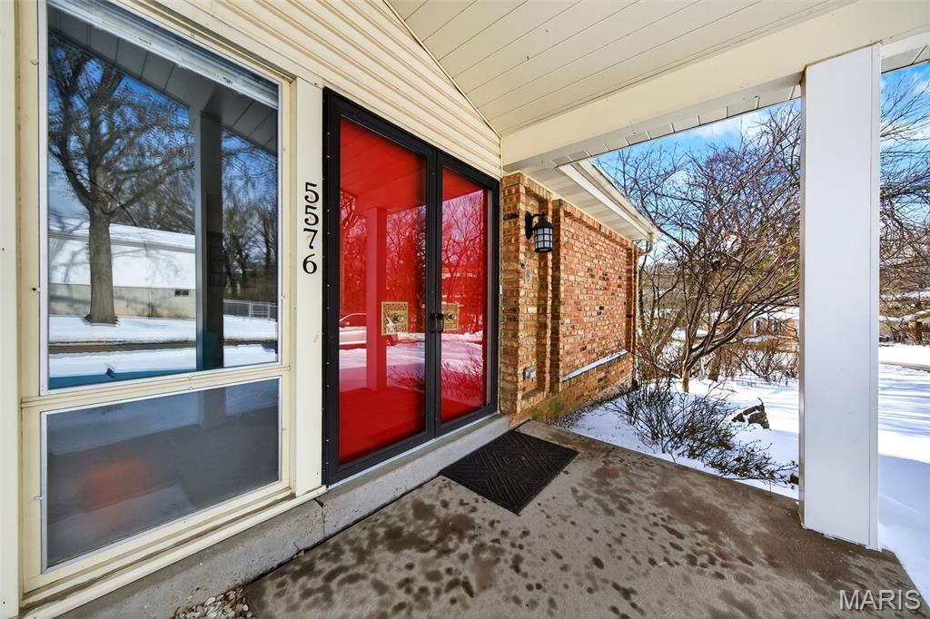 5576 Viewpoint Lane St. Louis, MO 63128 - Photo 5 of 49