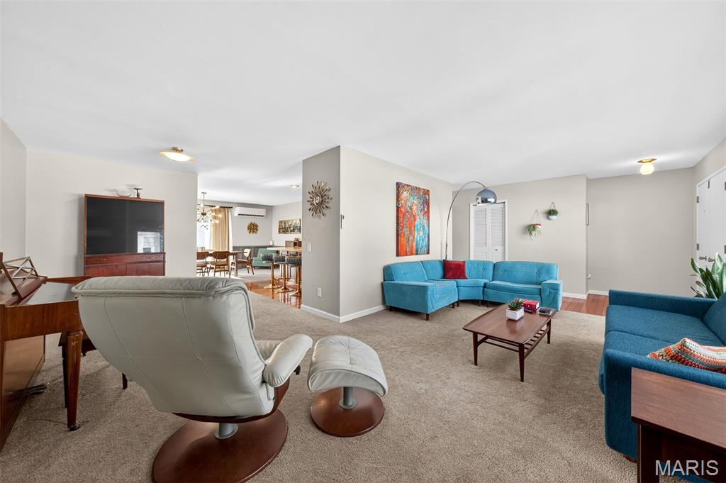 5576 Viewpoint Lane St. Louis, MO 63128 - Photo 7 of 49