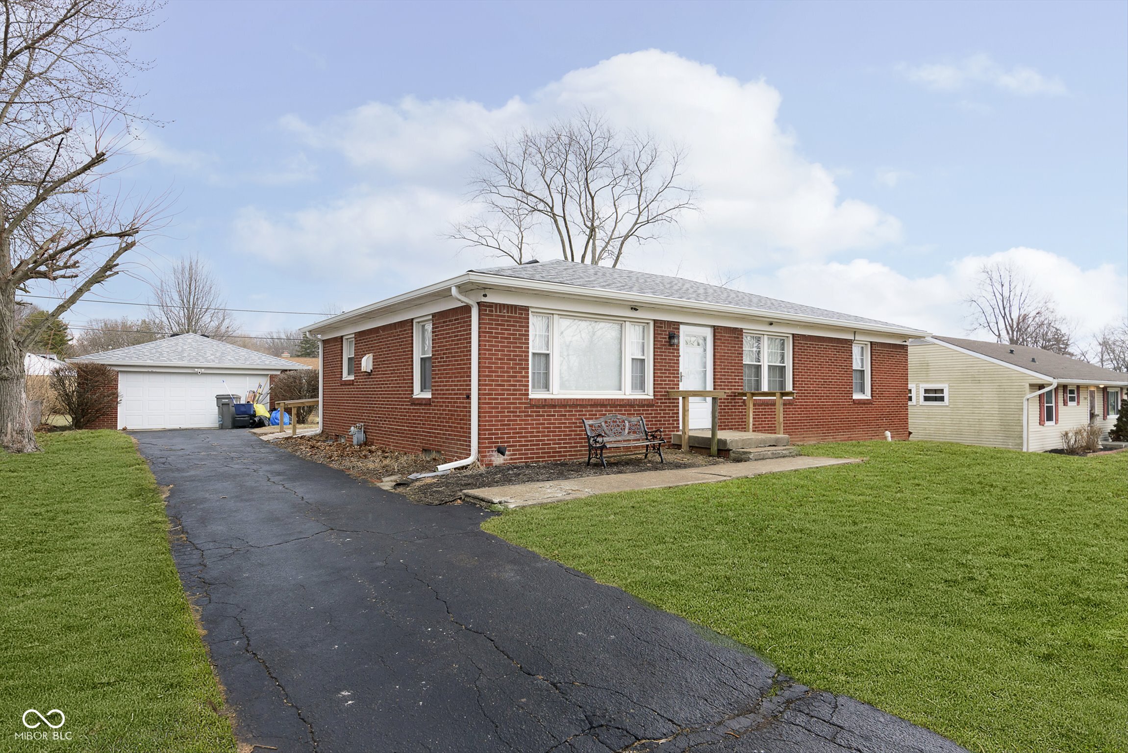 1215 North Shortridge Road Indianapolis, IN 46219 - Photo 3 of 27 Gallery Image 3