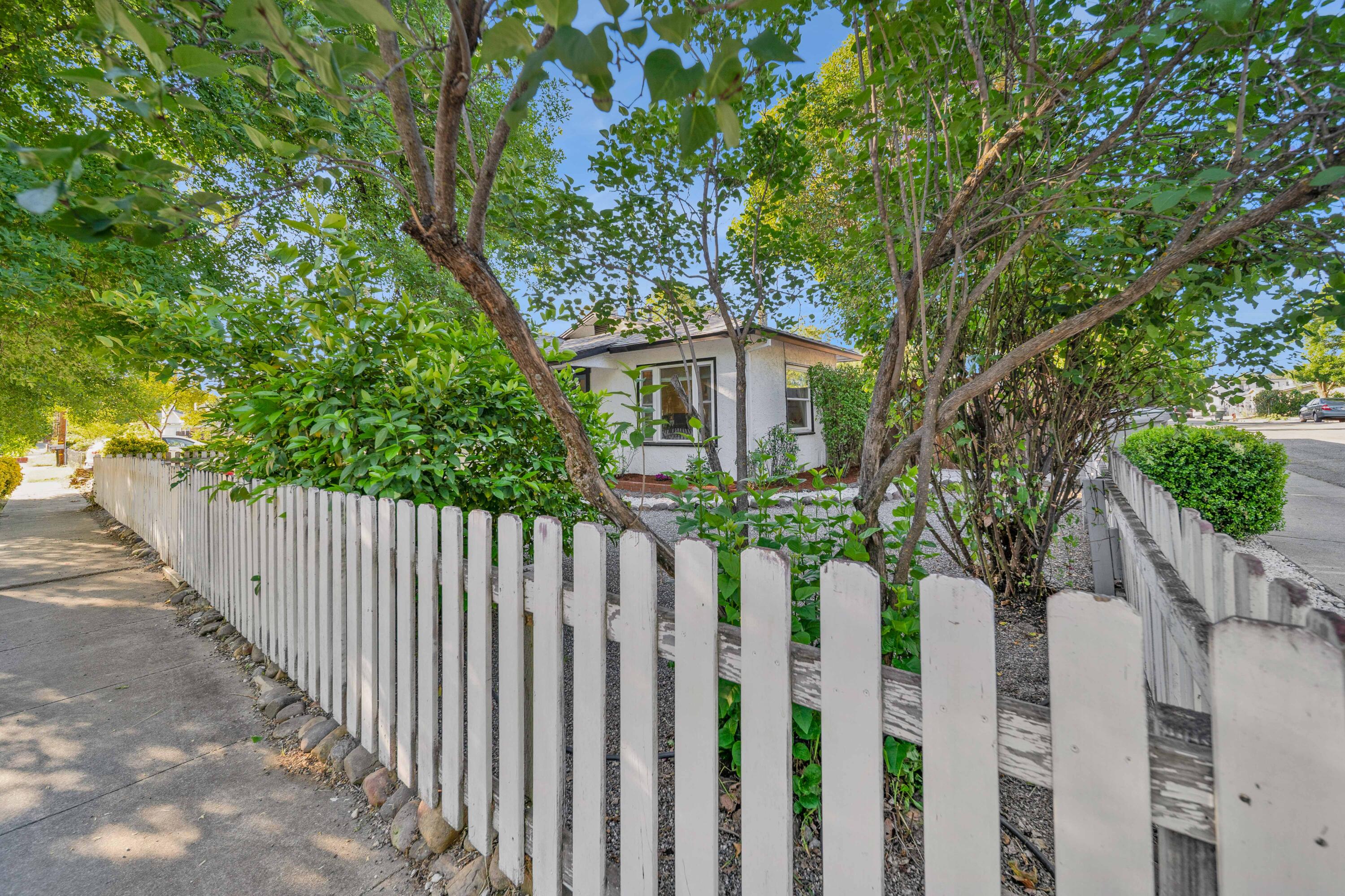 855 State Street Redding, CA 96001 - Photo 5 of 42 Redding-Real-Estate-Photography-45