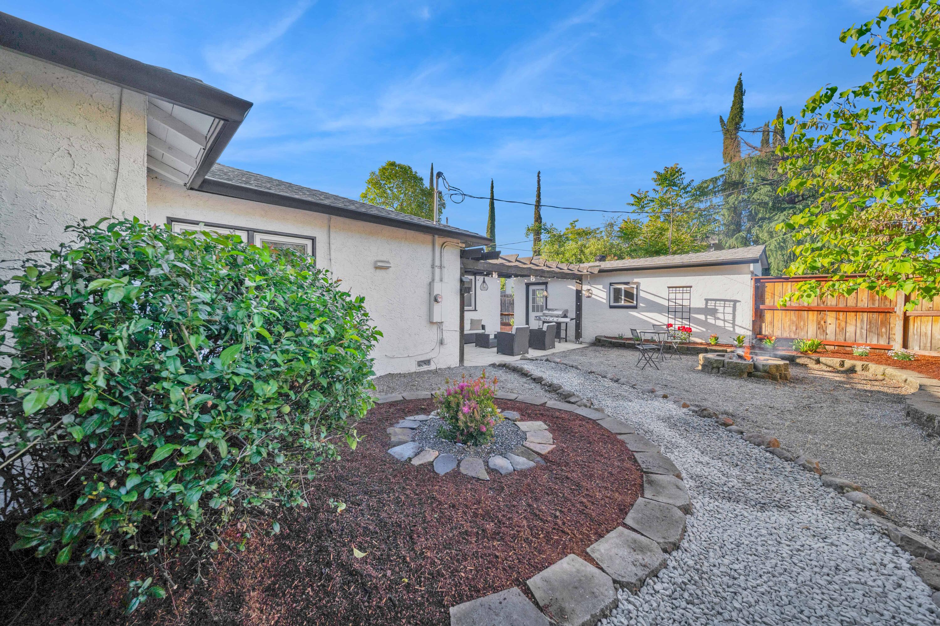 855 State Street Redding, CA 96001 - Photo 7 of 42 Redding-Real-Estate-Photography-37