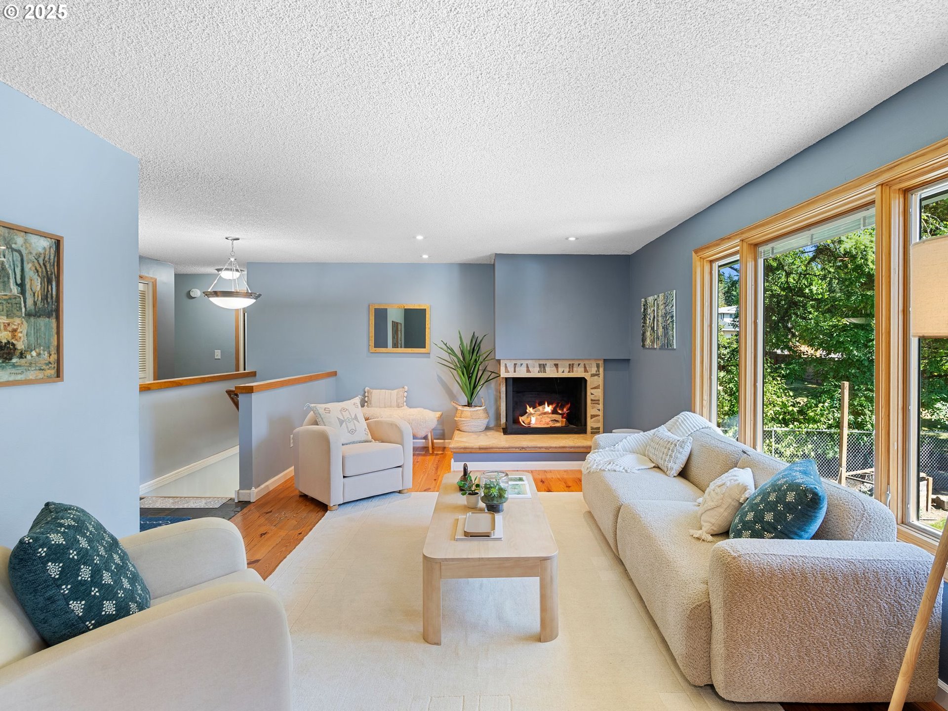 1874 Southwest 13th Court Gresham, OR 97080 - Photo 11 of 47 Living Room