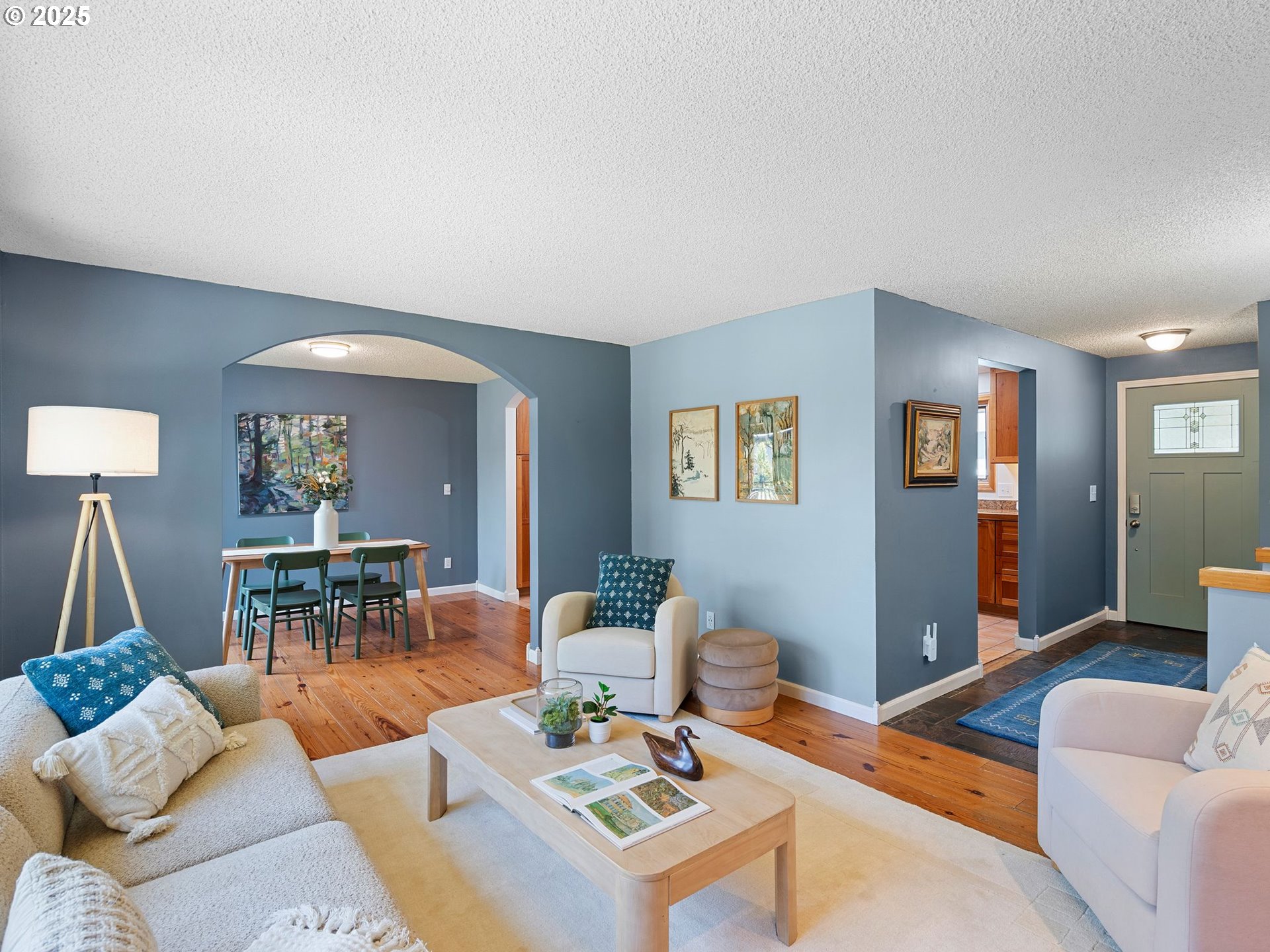 1874 Southwest 13th Court Gresham, OR 97080 - Photo 13 of 47 Living Room