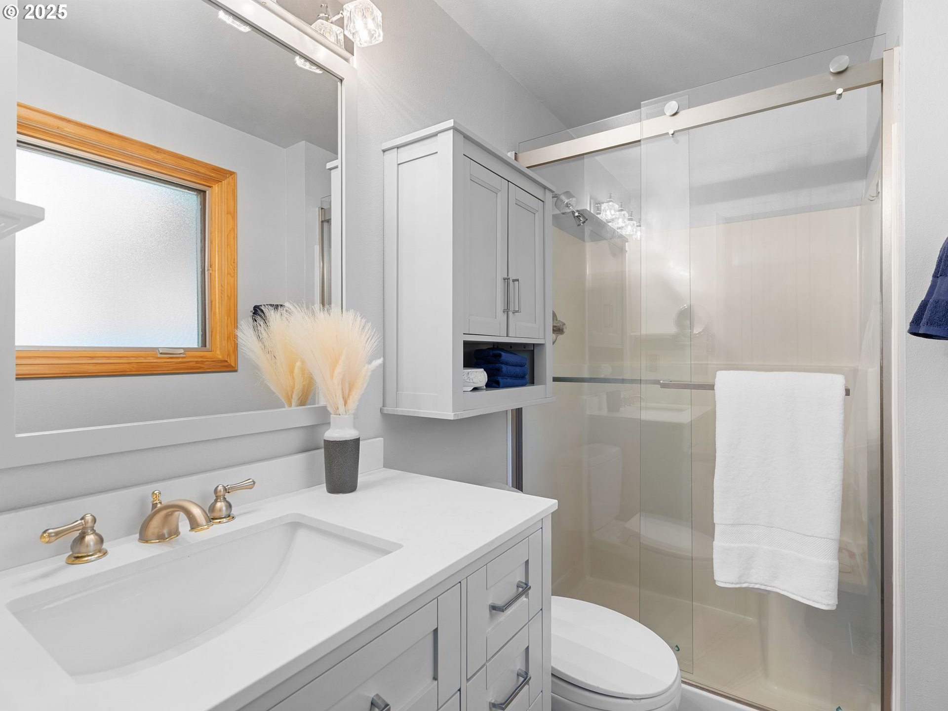 1874 Southwest 13th Court Gresham, OR 97080 - Photo 24 of 47 Attached Bathroom #1