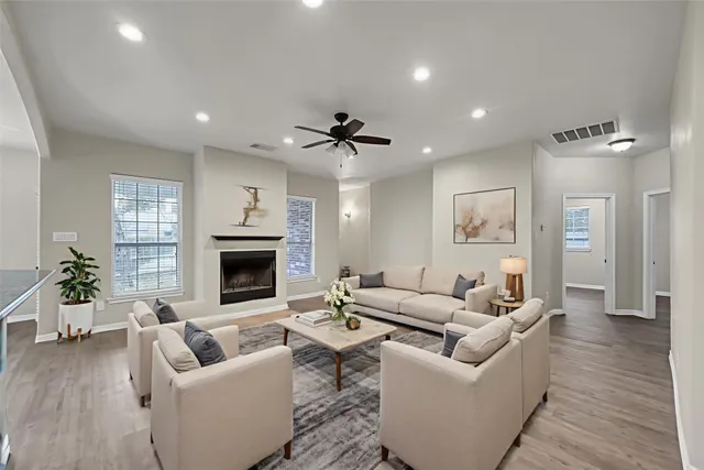 $2,100 | 3429 Nottingham Lane, Montgomery, TX 77356