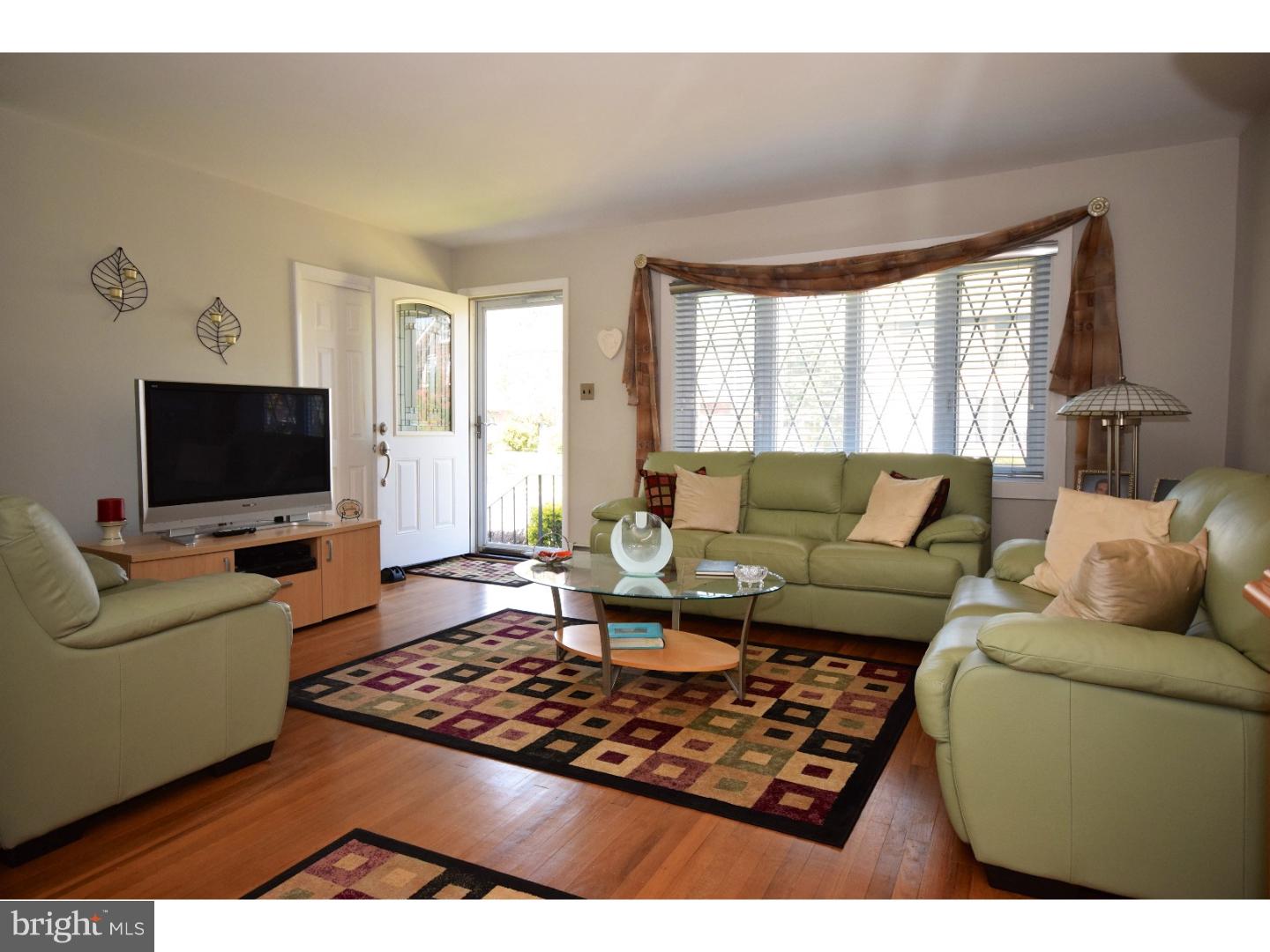 317 Ridley Avenue Folsom, PA 19033 - Photo 3 of 25 Gallery Image 3