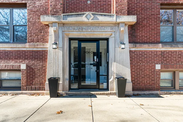 $275,000 | 3904 North Wolcott Avenue, Unit 2, Chicago, IL 60613