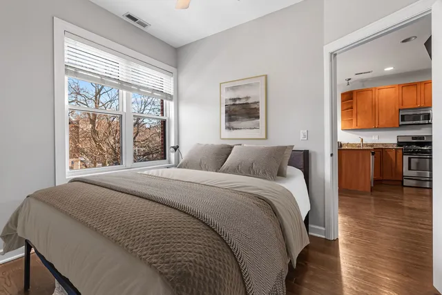 $275,000 | 3904 North Wolcott Avenue, Unit 2, Chicago, IL 60613