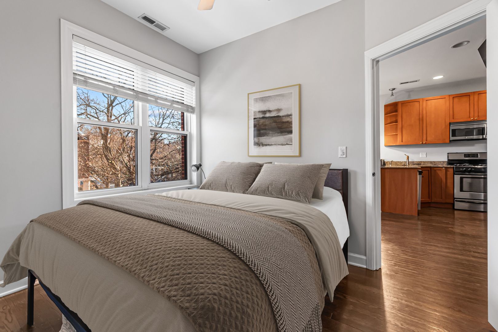 3904 North Wolcott Avenue, Unit 2 Chicago, IL 60613 - Photo 7 of 15