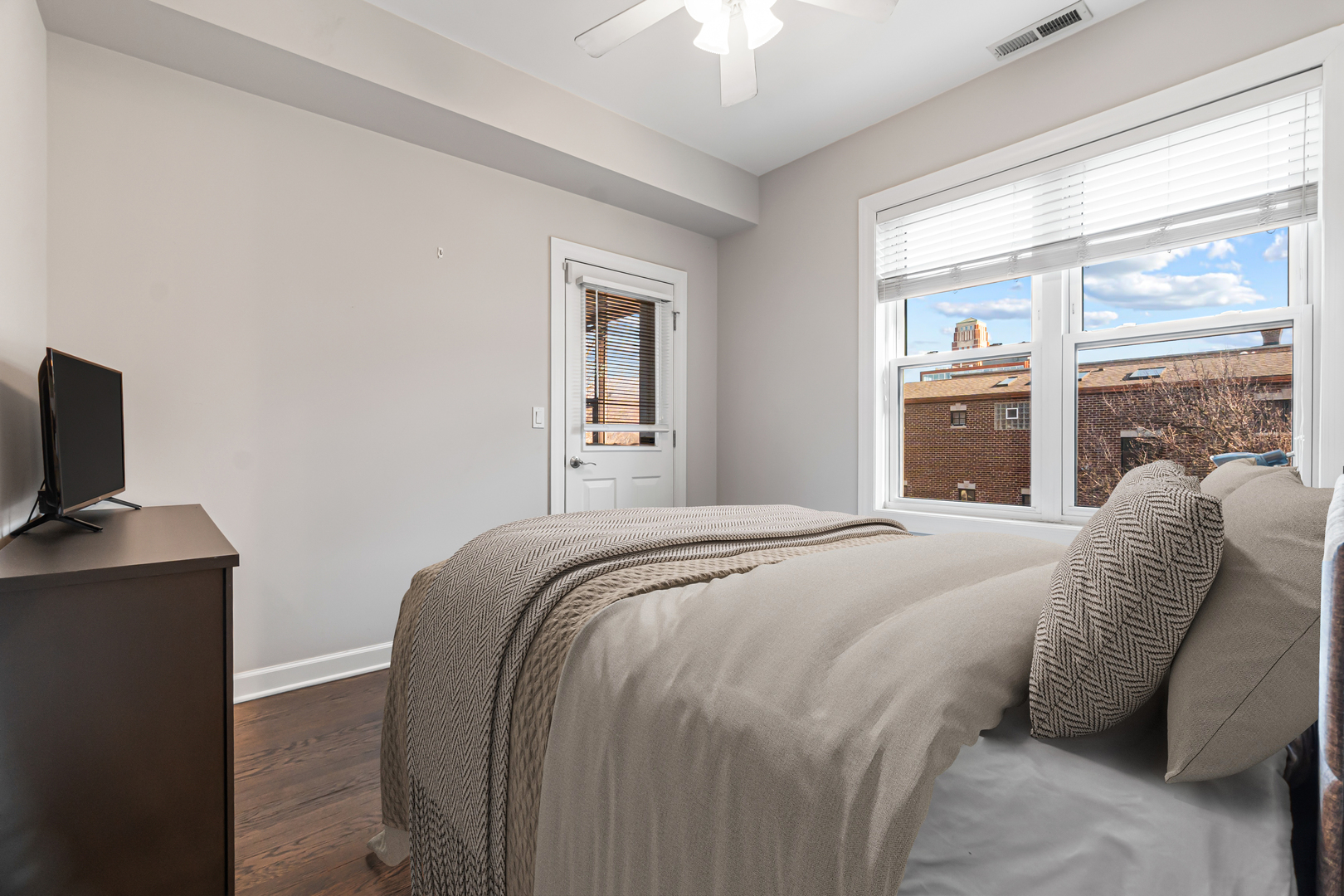 3904 North Wolcott Avenue, Unit 2 Chicago, IL 60613 - Photo 8 of 15