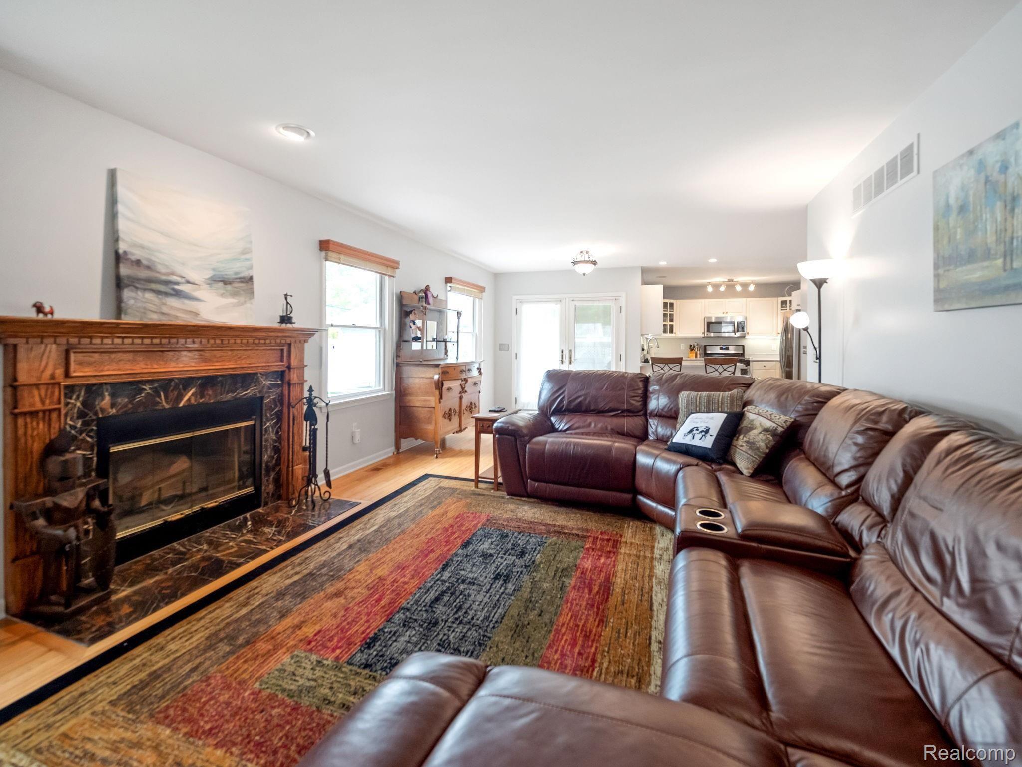 2675 Wakefield Road Berkley, MI 48072 - Photo 15 of 34 25-web-or-mls-P5299831.jpg
