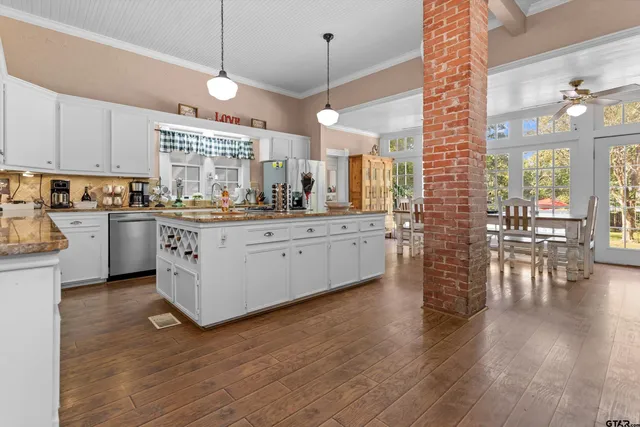 $445,000 | 712 Lamar Avenue, Crockett, TX 75835