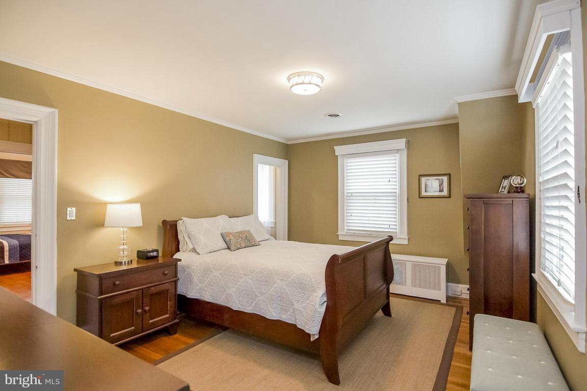 6209 Pinehurst Road Baltimore, MD 21212 - Photo 14 of 29 a bedroom with a bed and a window