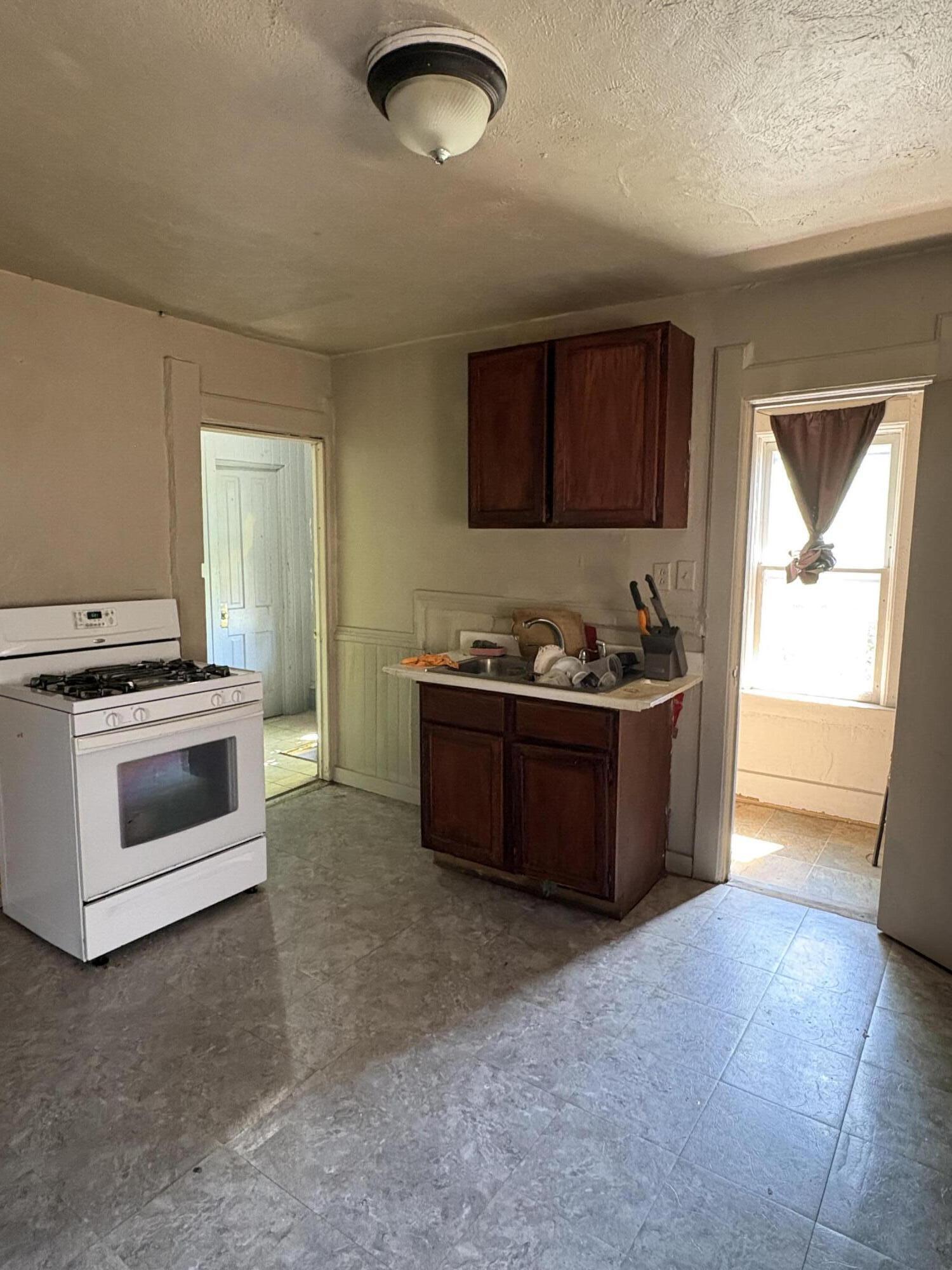 1522 South 15th Street Milwaukee, WI 53204 - Photo 28 of 53 duplex kitchen upper