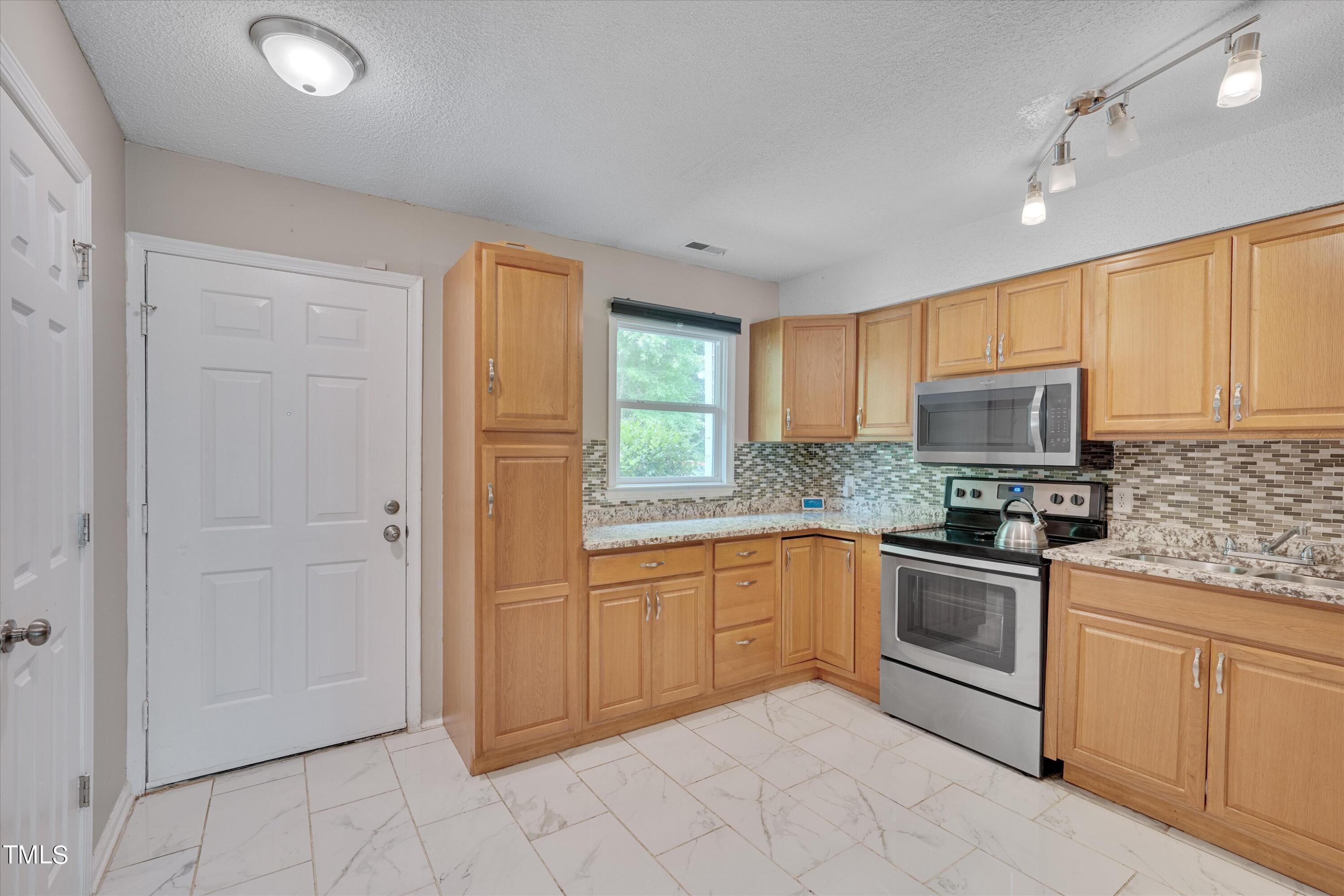 1507 Clermont Road, Unit 19 Durham, NC 27713 - Photo 4 of 22 05-1507 Clermont Rd T19-5
