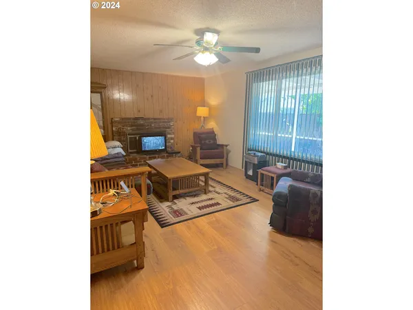 $425,000 | 870 Laurelhurst Drive, Eugene, OR 97402