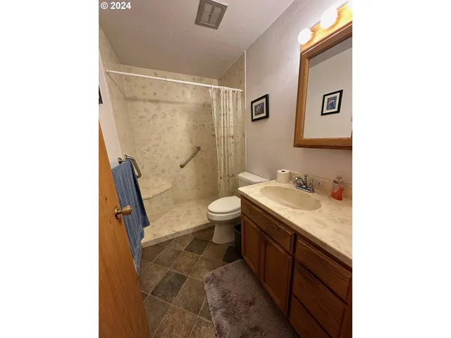 $475,000 | 870 Laurelhurst Drive, Eugene, OR 97402