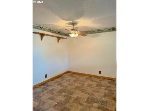 $425,000 | 870 Laurelhurst Drive, Eugene, OR 97402