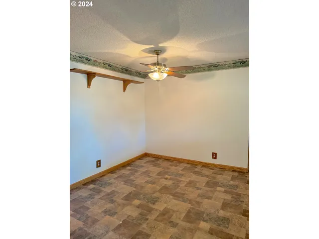 $475,000 | 870 Laurelhurst Drive, Eugene, OR 97402