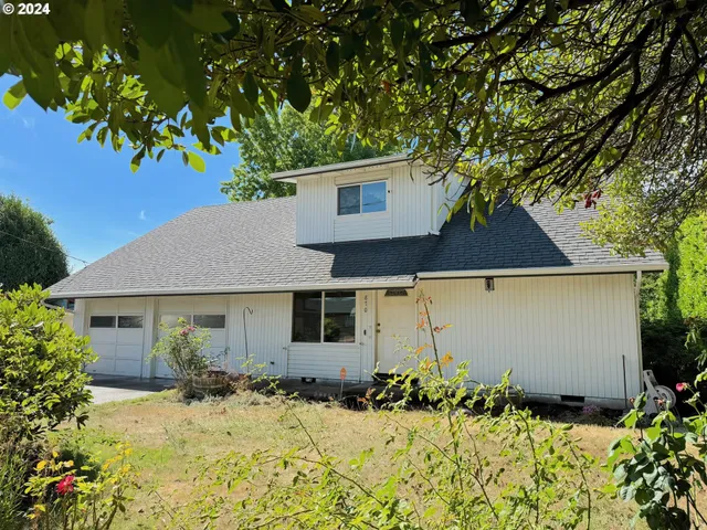 $475,000 | 870 Laurelhurst Drive, Eugene, OR 97402