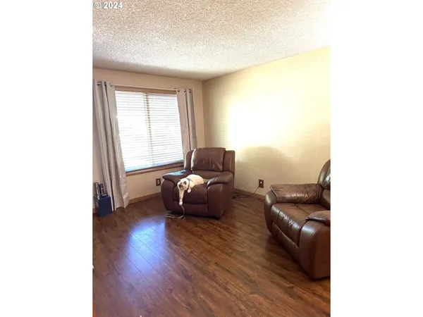 $425,000 | 870 Laurelhurst Drive, Eugene, OR 97402