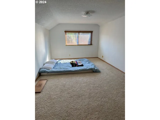 $475,000 | 870 Laurelhurst Drive, Eugene, OR 97402