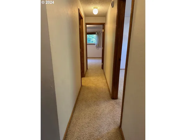 $425,000 | 870 Laurelhurst Drive, Eugene, OR 97402