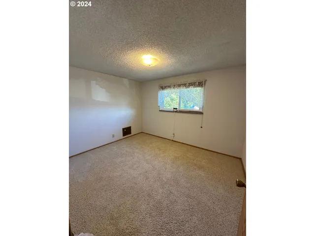 $475,000 | 870 Laurelhurst Drive, Eugene, OR 97402