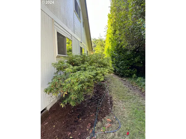 $425,000 | 870 Laurelhurst Drive, Eugene, OR 97402