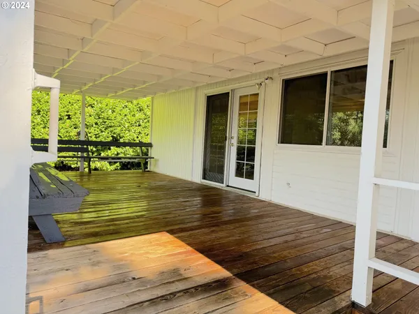 $425,000 | 870 Laurelhurst Drive, Eugene, OR 97402