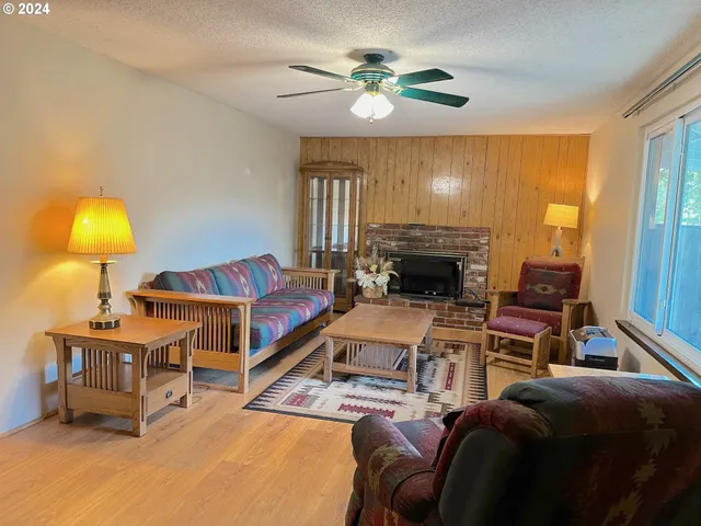 $475,000 | 870 Laurelhurst Drive, Eugene, OR 97402