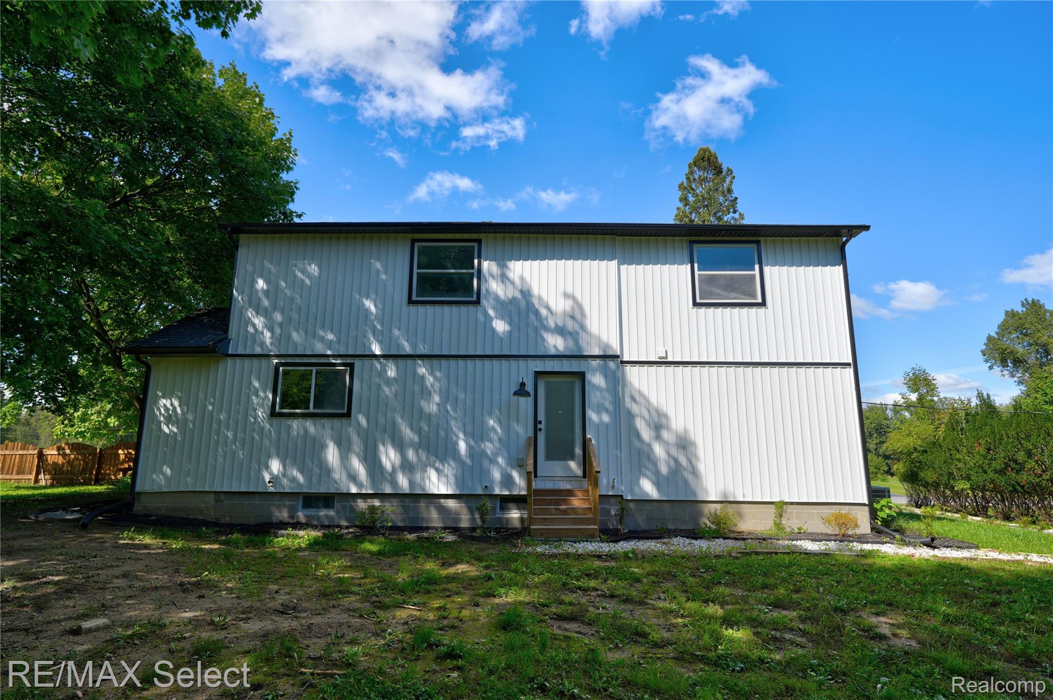 12111 Linden Road Linden, MI 48451 - Photo 7 of 63 12111 Linden Rd 09.jpg