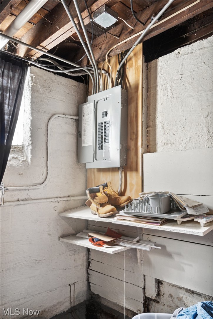 2231 South Taylor Road Cleveland, OH 44118 - Photo 19 of 27 Electric panel
