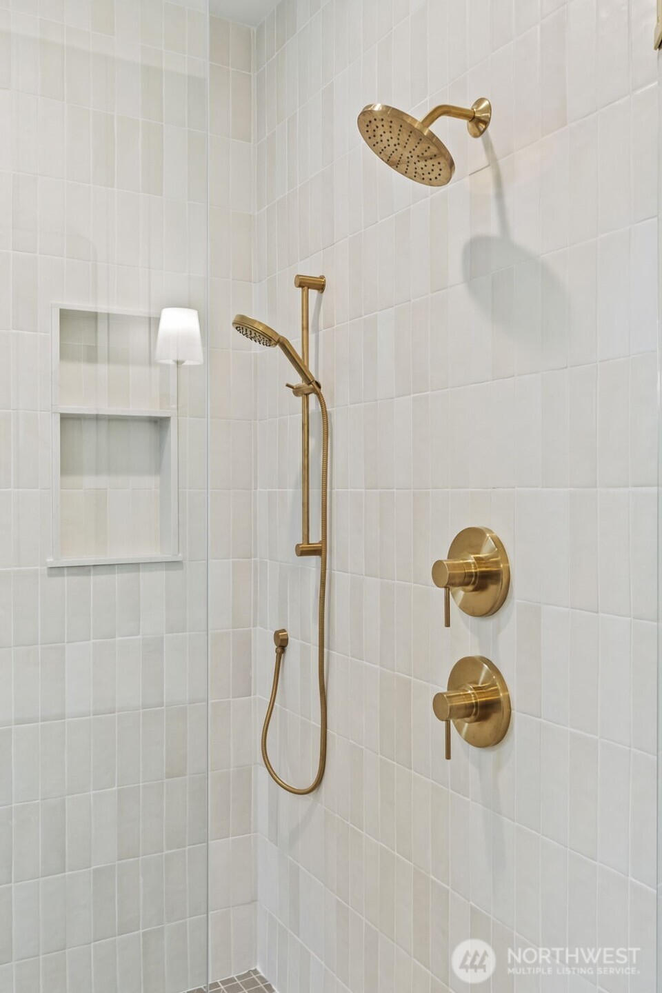 12107 Mundy Loss Road Buckley, WA 98321 - Photo 19 of 40 a bathroom with a shower