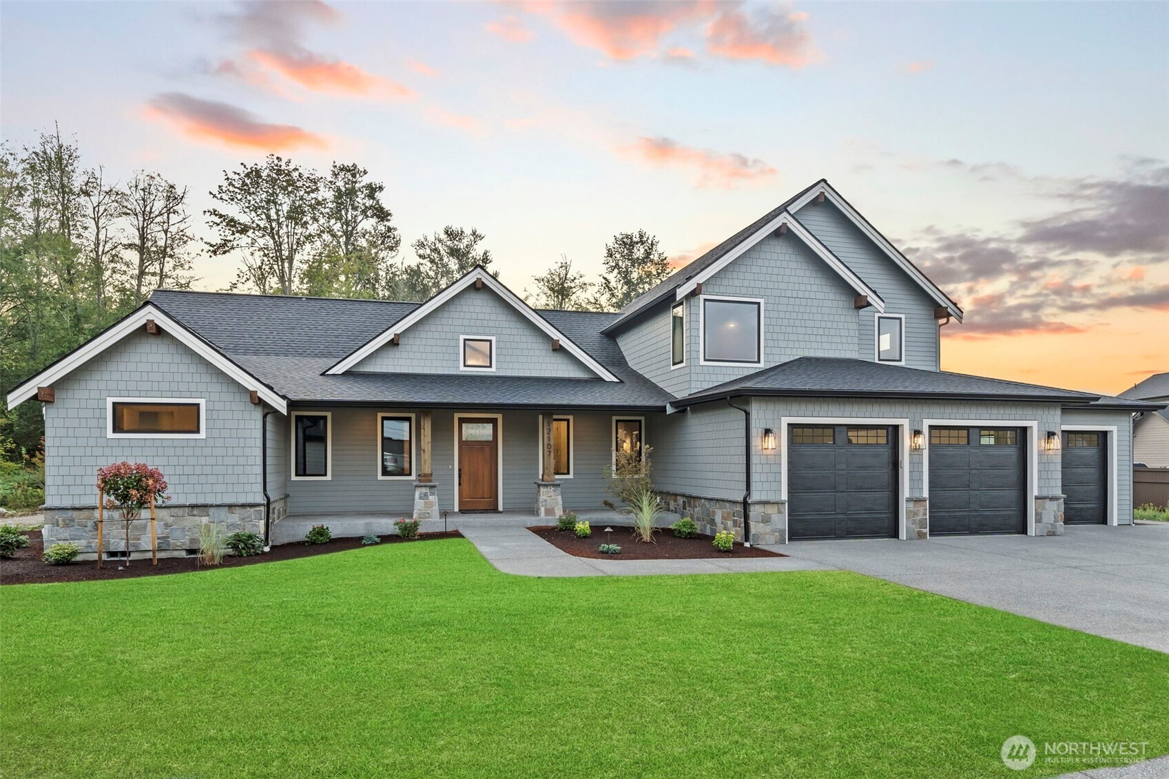 12107 Mundy Loss Road Buckley, WA 98321 - Photo 38 of 40 a front view of house with yard and green space