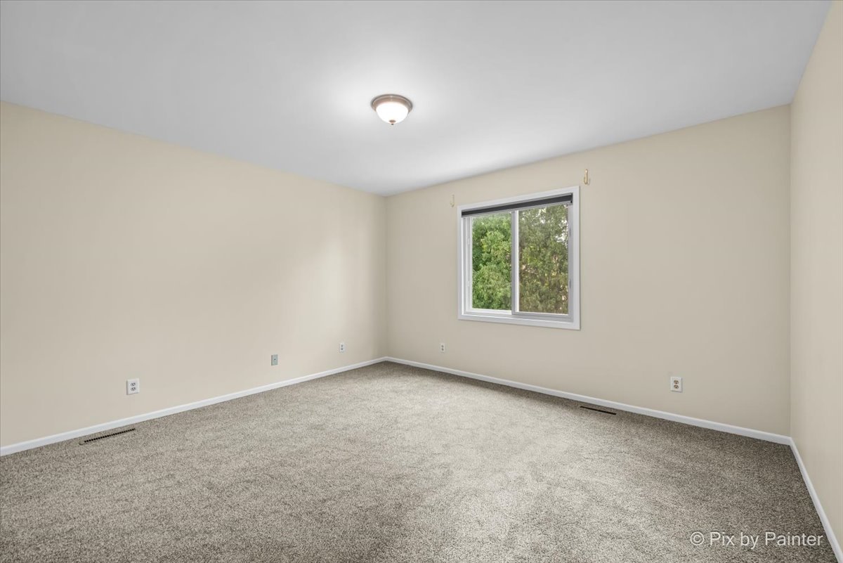 676 Concord Drive Crystal Lake, IL 60014 - Photo 22 of 38 an empty room with windows