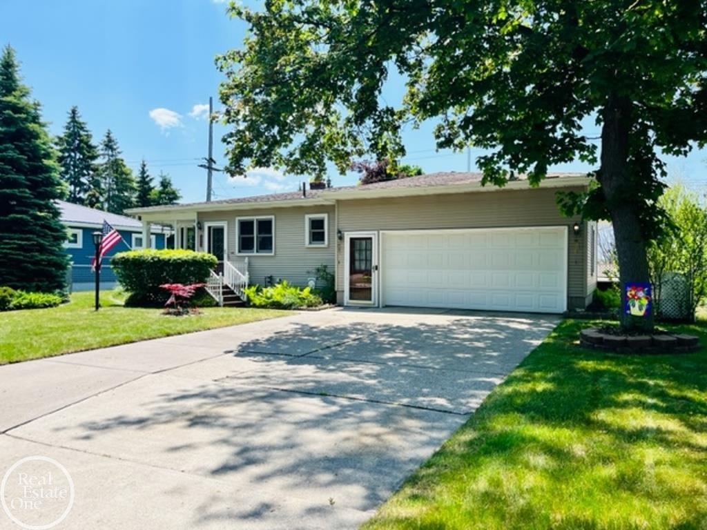 2315 Riverside Drive Port Huron, MI 48060 - Photo 3 of 44