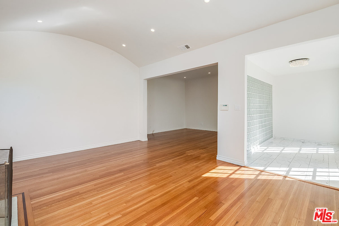 148 Le Doux Road Beverly Hills, CA 90211 - Photo 4 of 22 a view of empty room with wooden floor