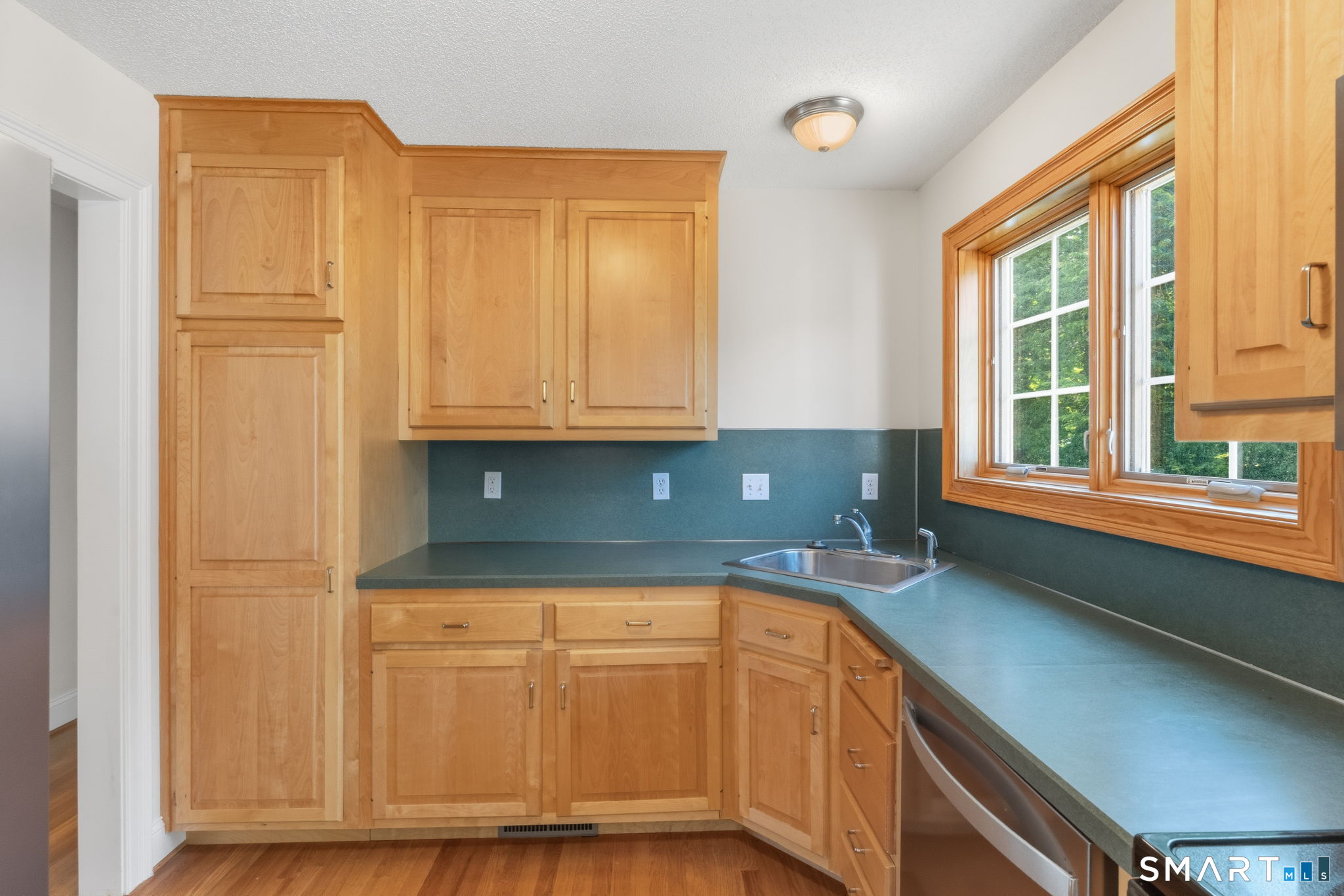 12 Juniper Road Bloomfield, CT 06002 - Photo 10 of 40 Gallery Image 10