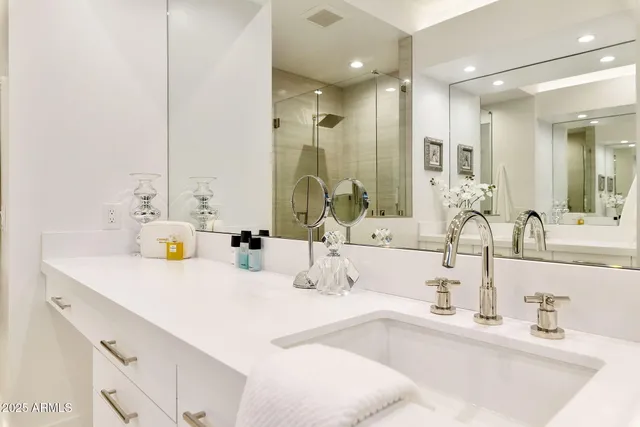 $2,275,000 | 3045 East Coolidge Street, Phoenix, AZ 85016