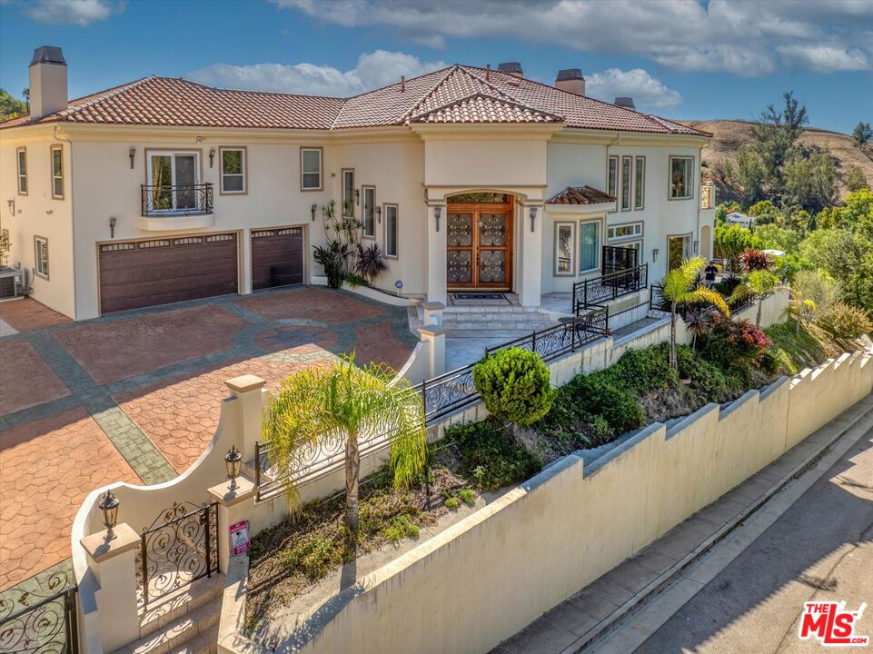 22470 Sueno Road Woodland Hills, CA 91364 - Photo 12 of 18 a view of a house with sitting area