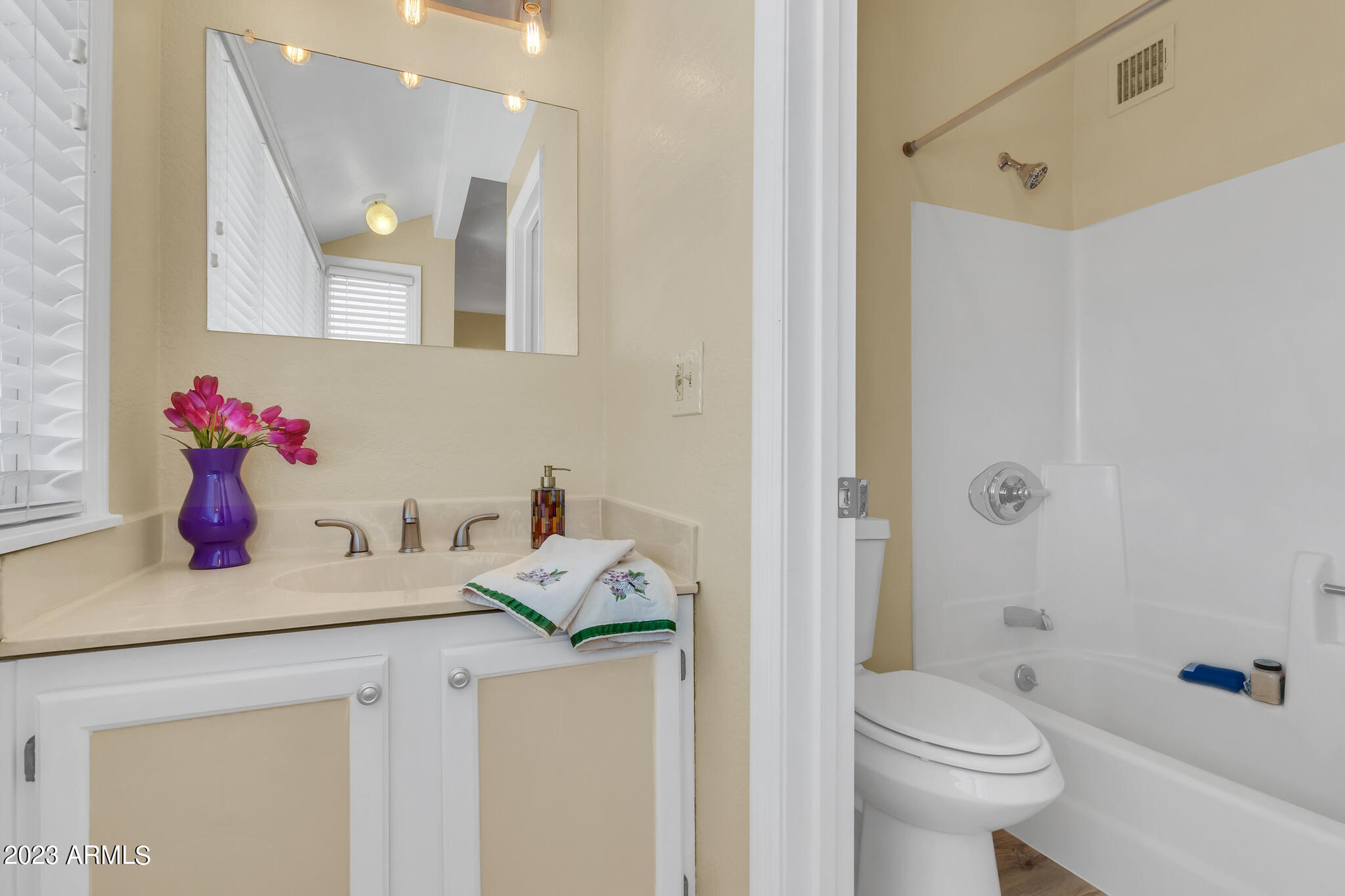 1402 East Osborn Road, Unit 10 Phoenix, AZ 85014 - Photo 17 of 29 1402 E Osborn Rd-16