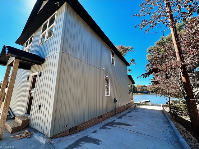 $625,000 | 507 Lake Drive, Unit 8, Lexington, NC 27292