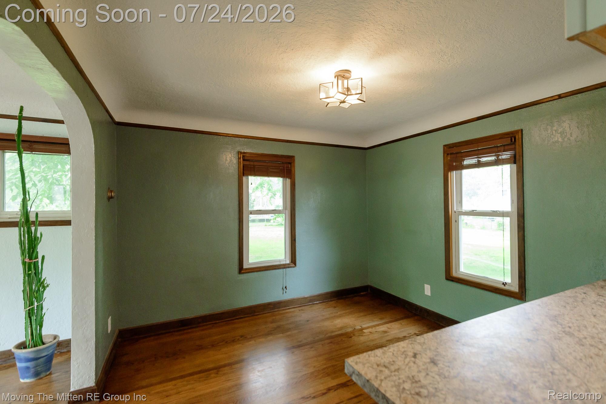 2037 Vivian Road Monroe, MI 48162 - Photo 13 of 39 13.jpg