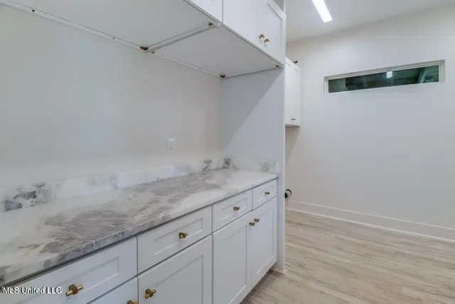 $2,850 | 238 Lovers Lane, Ocean Springs, MS 39564