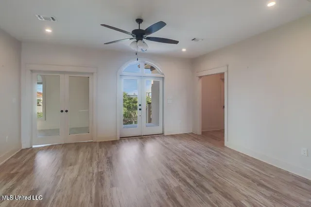 $2,850 | 238 Lovers Lane, Ocean Springs, MS 39564