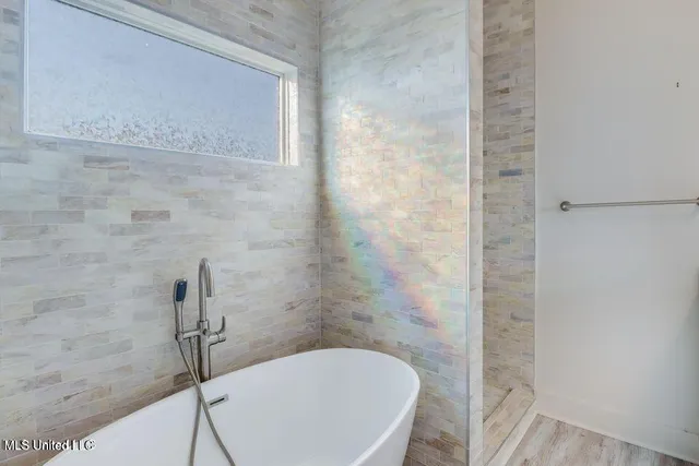 $2,850 | 238 Lovers Lane, Ocean Springs, MS 39564