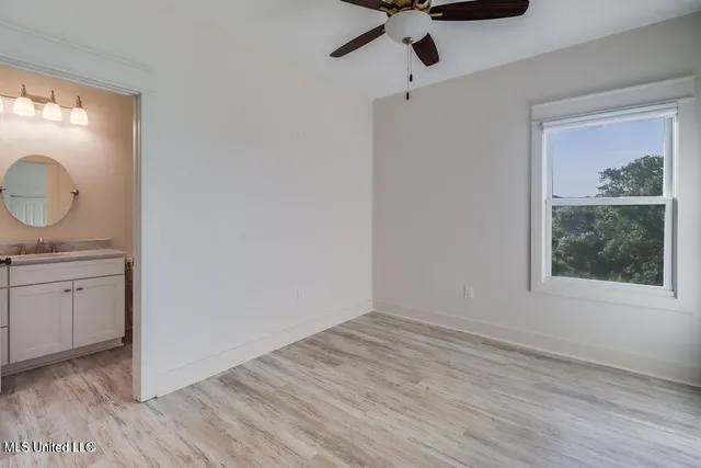 $2,850 | 238 Lovers Lane, Ocean Springs, MS 39564