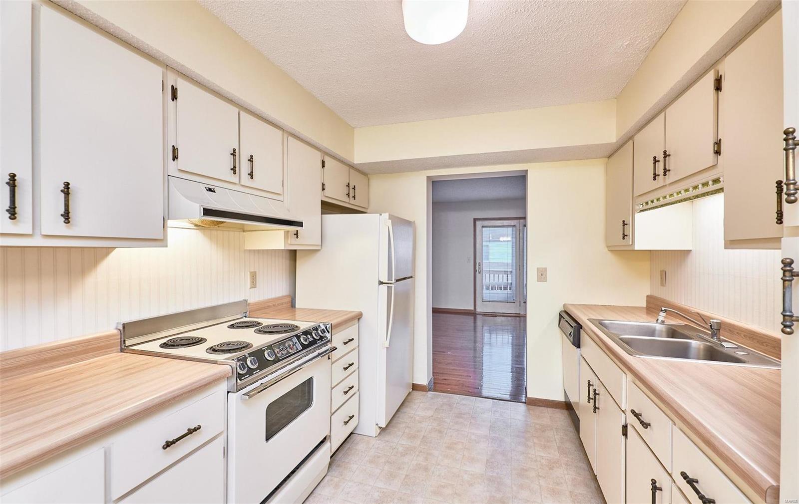 63 Spring Song Court, Unit D St. Peters, MO 63376 - Photo 2 of 24