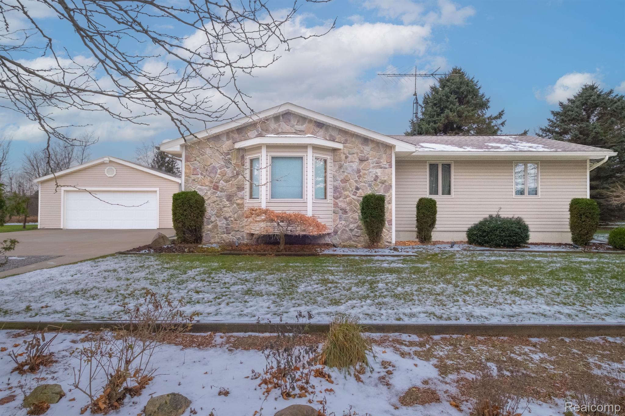 11046 Fenton Road Fenton, MI 48430 - Photo 1 of 24 Gallery Image 1
